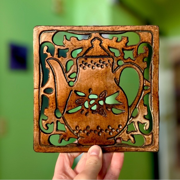 Vintage Brass Colored Metal Tea Kettle Cottagecore Farmhouse Trivet Wall Decor - Picture 6 of 6